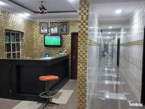Omoba Royal Hotel