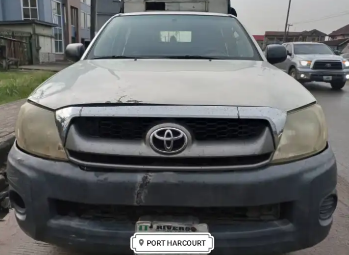 Toyota Hilux 2000 Locally used