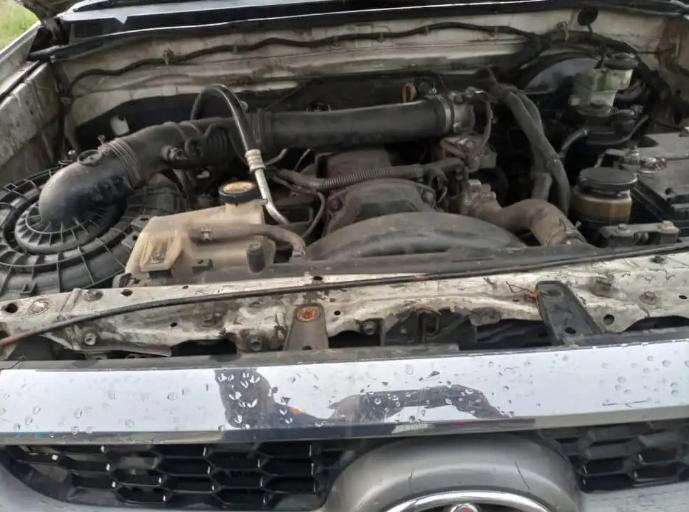 Toyota Hilux 2000 Locally used