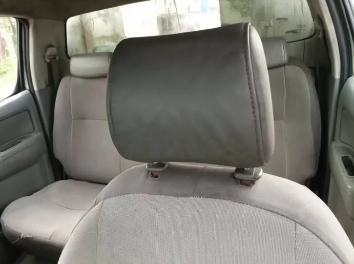 Toyota Hilux 2000 Locally used